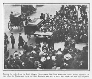 Photograph of the coffin being carried out of Brick Church to a carriage; a large crowd has gathered to the left and right. From “Harper’s Weekly,” 7 May 1910. Source: Harper’s Weekly, 7 May 1910 (page 11). Public domain, https://hdl.handle.net/2027/mdp.39015036683103?urlappend=%3Bseq=651%3Bownerid=115358951-650.