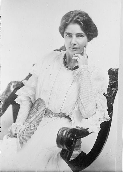 File:Clara clemens seated.jpg