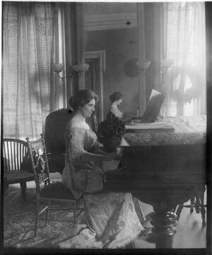 Photograph of Clara Clemens sitting at the piano. Source: “Clara Clemens seated at piano.” Public domain, https://www.loc.gov/item/2002736836/, via Library of Congress